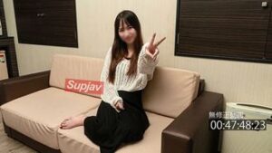 [Beauty/Erotic Man] A beautiful woman who seems to be struggling a bit. cum inside + mouth ejaculation during clothed making love. FC2PPV 4200059