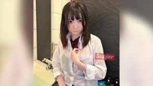 FC2PPV 4514593 18.ｻｲのげ,んえ,き合○ちゃんに自分の制服とスク水着てもらいながらする中出しえっちは夏の風物詩かな・・・。