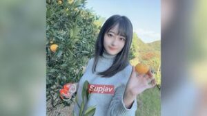 FC2PPV 4352484 初撮影・顔出し！3日間限定！男の欲望を受け止める！愛が詰まった爆乳戦隊【 I sized tits 】！！美爆乳を搭載した清楚なヒロイン女○大生の悩殺ボディに2回連続生中出し！！こりゃたまらんわい・・・