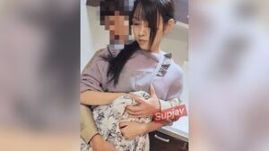 【個人】※3月中限定1980pt※お嬢様で育った可憐な美人妻の借金回収で、宅配業者を偽って自宅に侵入。旦那の帰りを無視してキッチンで美脚やデカクリ美マンを執拗に弄り、膣中に濃厚精液を大放出。 FC2PPV 4355615