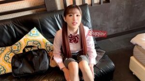 Facial appearance [Personal shooting] Splitting with a cheeky reddish-brown-haired gal masturbation_She was an excellent bitch who even gave a cleaning blowjob with a careless attitude even when she was cum insided. Pokochin FC2PPV 4201883