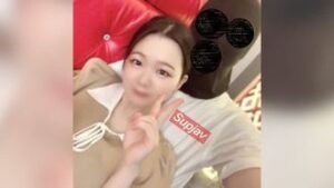 A boxed meal from a Kyoto restaurant. Fair-skinned E-sized tits Japanese-style beautiful woman, 19 years old, making out with Chizuru-chan, having close contact with her, making lovey-dovey, cum inside making love ♡ FC2PPV 4354585