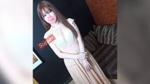 Do you like the beautiful tutor lady? She gets tied up by an old man and is tortured with toys… She is made to hold the old man’s dick in her mouth and is penetrated raw, and a large amount of cum inside is ejaculated into the penis deep inside her vagina! Ah, no, no, I’m stunned. Bonus: Blowjob, handjob, ejaculation! FC2PPV 4504932