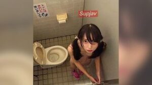 FC2PPV 4547895 [Shocking true story] An angel who wandered into the men’s restroom. It was just right, so I took a cum inside shoot [Yes]