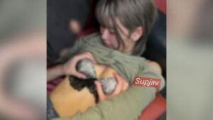 FC2PPV 4637490 Ku.Slender body♡ Dreaming music●A woman Airi-chan takes on… she feels it, moans in a cute voice, and even cums inside her.