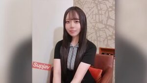 FC2PPV 4725973 [990分到6分] 身材极佳的乐队女孩。一个沮丧的J/D，被猛烈地插入阴道深处，让她翻了个白眼。“我还没吃避孕药……不！” 精液射进她紧致的阴道壁是不可避免的！ *赠品为口交和写真集♡