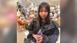 FC2PPV-4440132 Mana-chan (18), who has never had sex with anyone, wears strawberry panties. A flirty guy does whatever he wants to her, and even cums inside her.