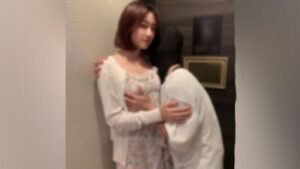 FC2PPV-3635198 Ayumi-chan, a horny teacher. The first Gonzo that shakes and disturbs the fair and neat slender body! *****ooqzq*z Double fire in the bath and bed!