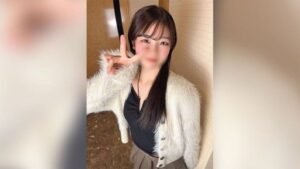 FC2PPV-4327467 I let singer-songwriter Yuki-chan, who is scheduled to debut in April, hold a demon cock instead of a microphone ♡